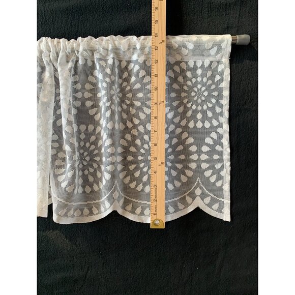 Vintage White Lace Scalloped Valance Curtain 60W x 12L With Floral Design - Picture 3 of 6